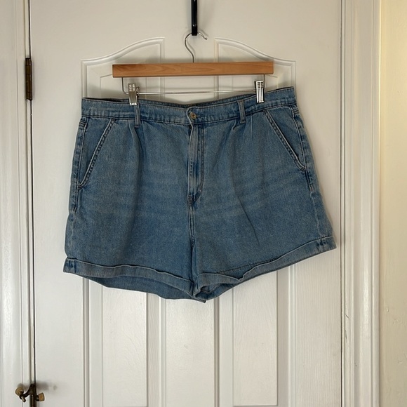 American Eagle | Pleated Mom Short 4" Inseam Mid-Wash Plus Size 18 Summer Spring - Picture 2 of 9